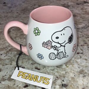 NWT Gorgeous Peanuts Snoopy with flowers & bottom White Pink Ceramic Pitcher Mug